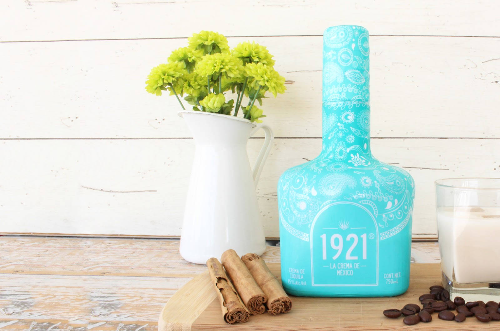 1921 Tequila Azul Maya Crema And Cigars Wallpaper