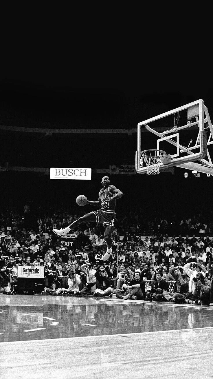 1988 Cool Michael Jordan Slam Dunk Wallpaper