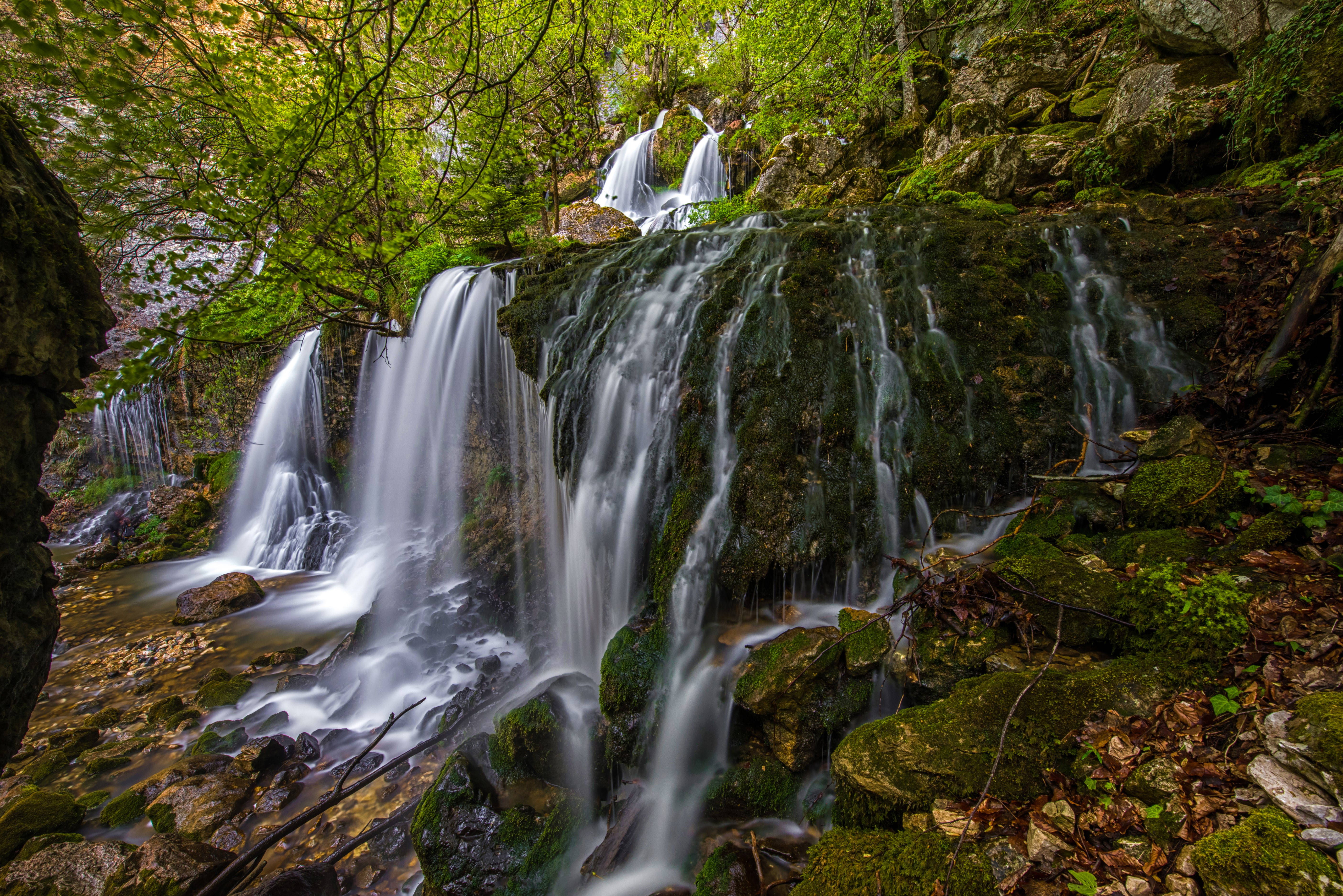 4k Green Cascade De La Doriaz Waterfall Wallpaper