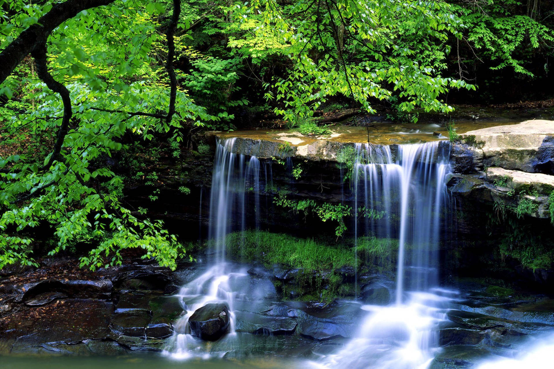 A Beautiful And Peaceful 3d Waterfall Wallpaper