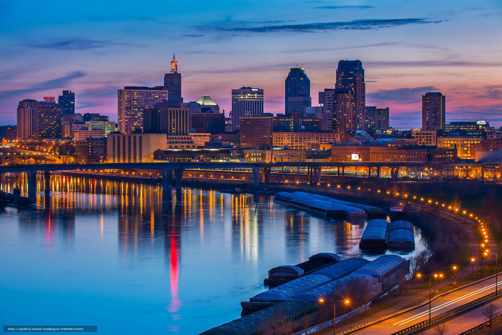 A Stunning Sunset Over Mississippi River Wallpaper