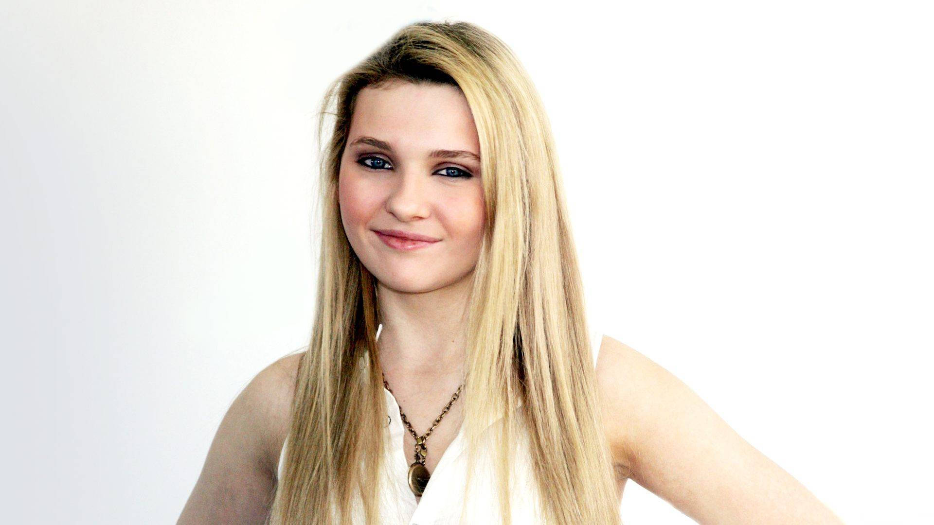 Abigail Breslin Super Saturday 14 Event Wallpaper