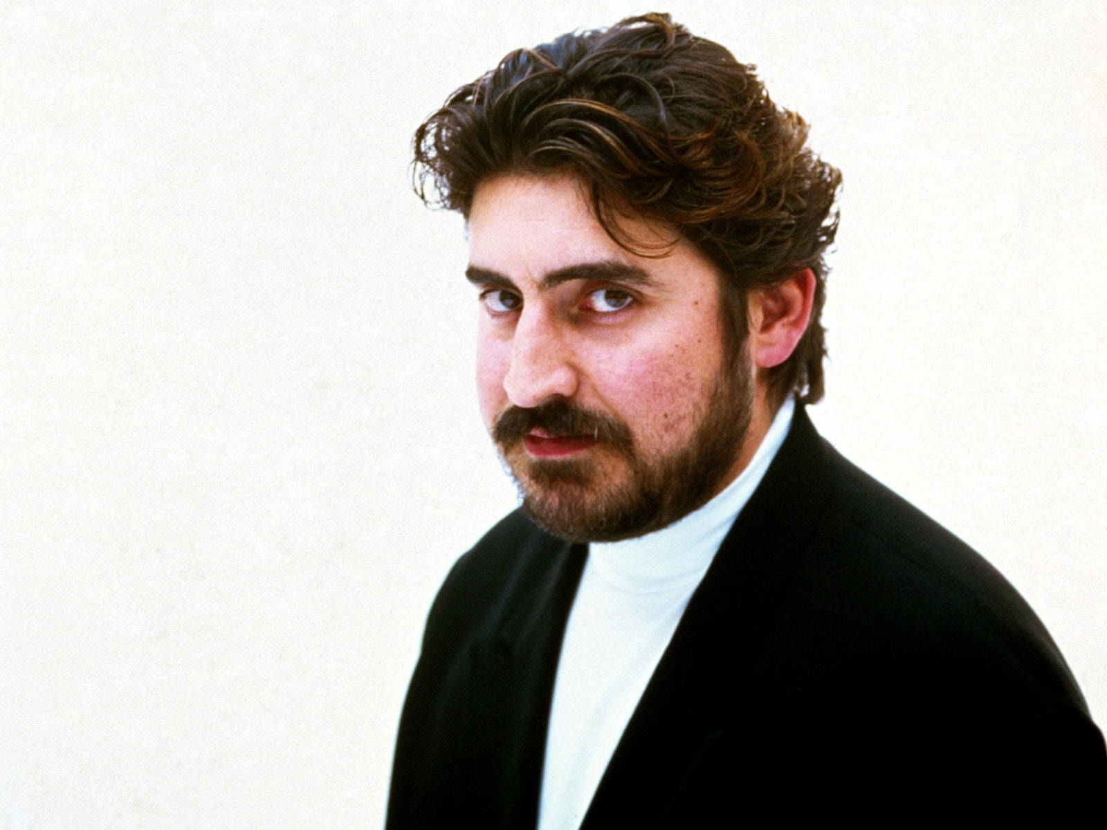 Actor Alfred Molina Photoshoot Wallpaper