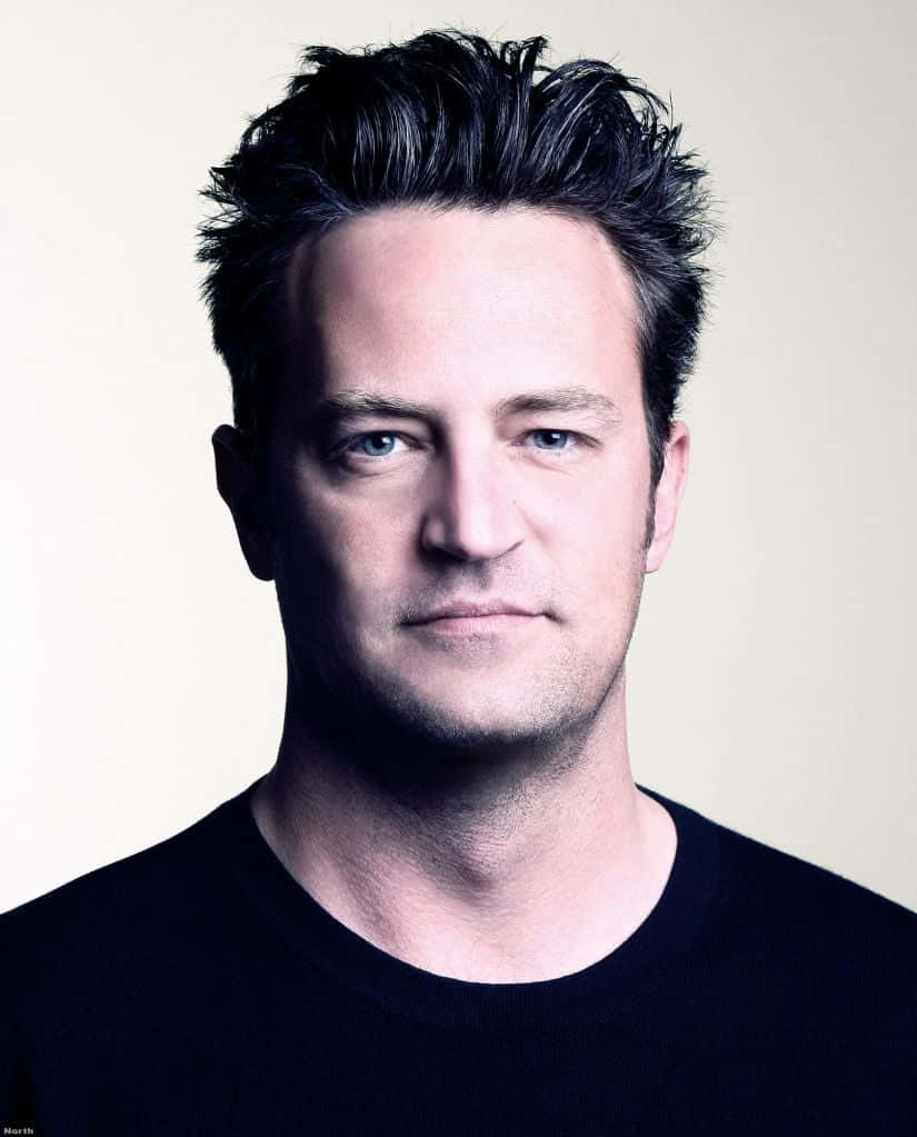 Actor Matthew Perry At An Event. Wallpaper