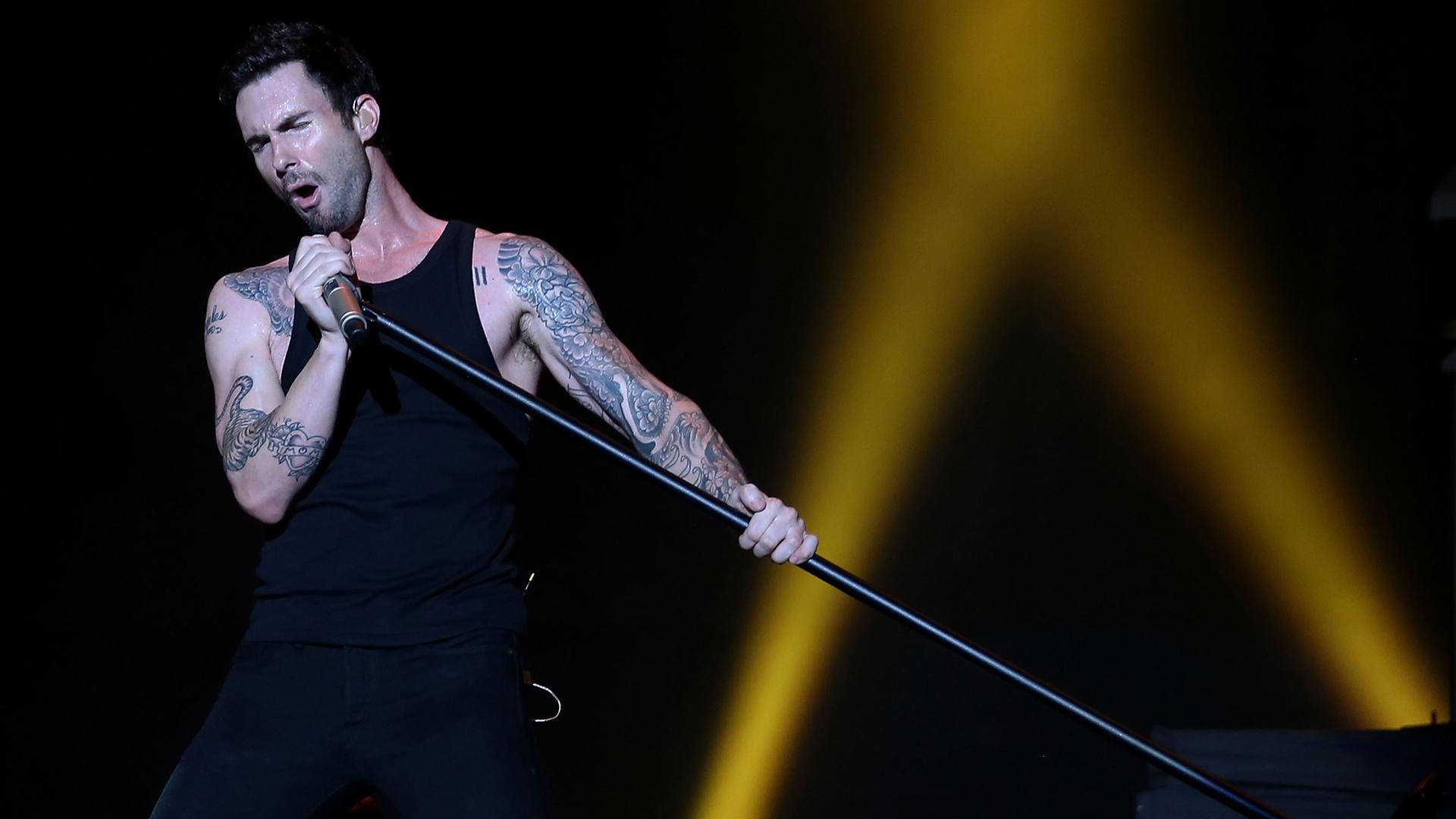 Adam Levine Belting Out Wallpaper | WallpapersOK, image size:1920x1080