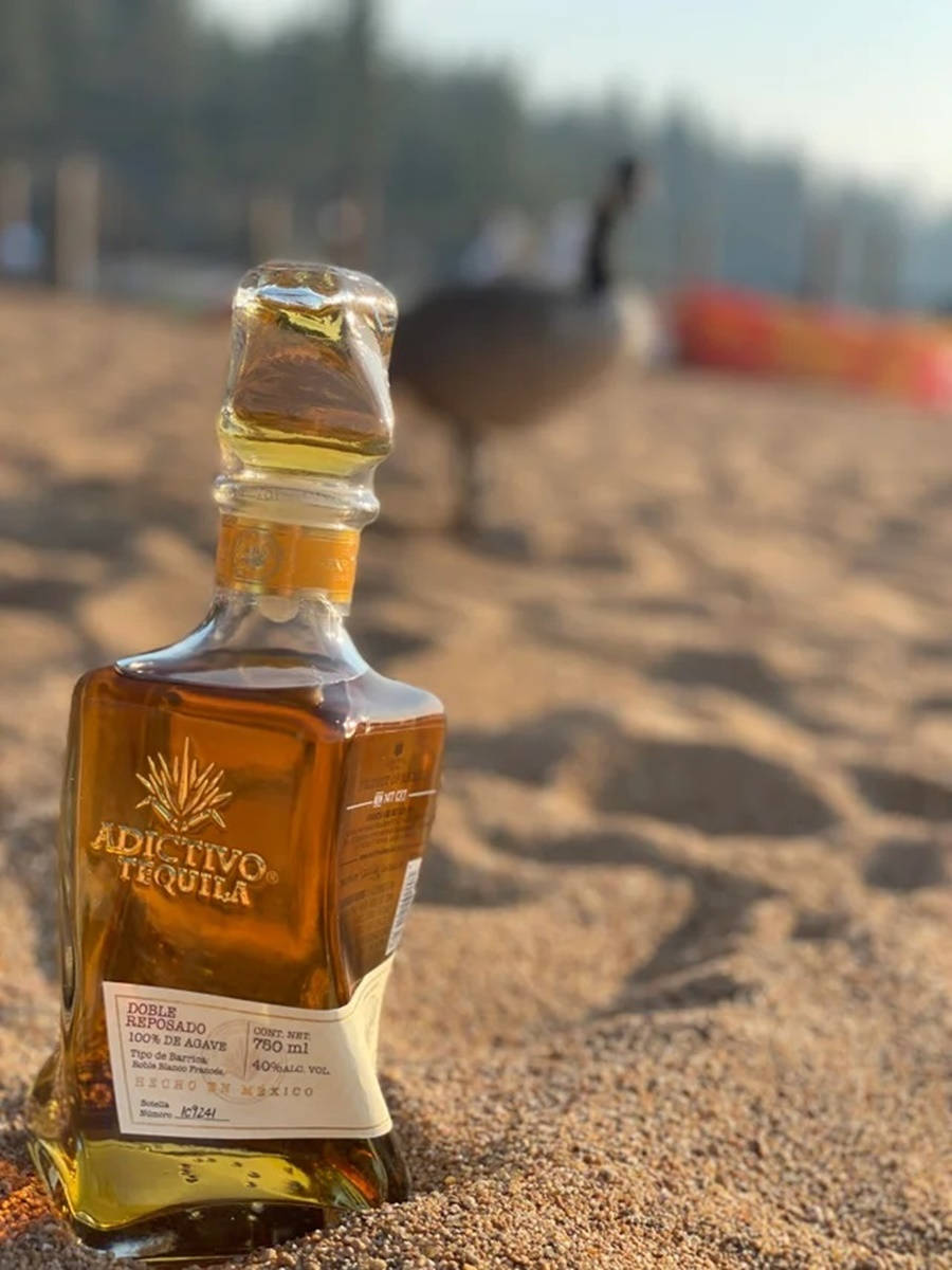 Adictivo Tequila Relaxing On The Beach Wallpaper