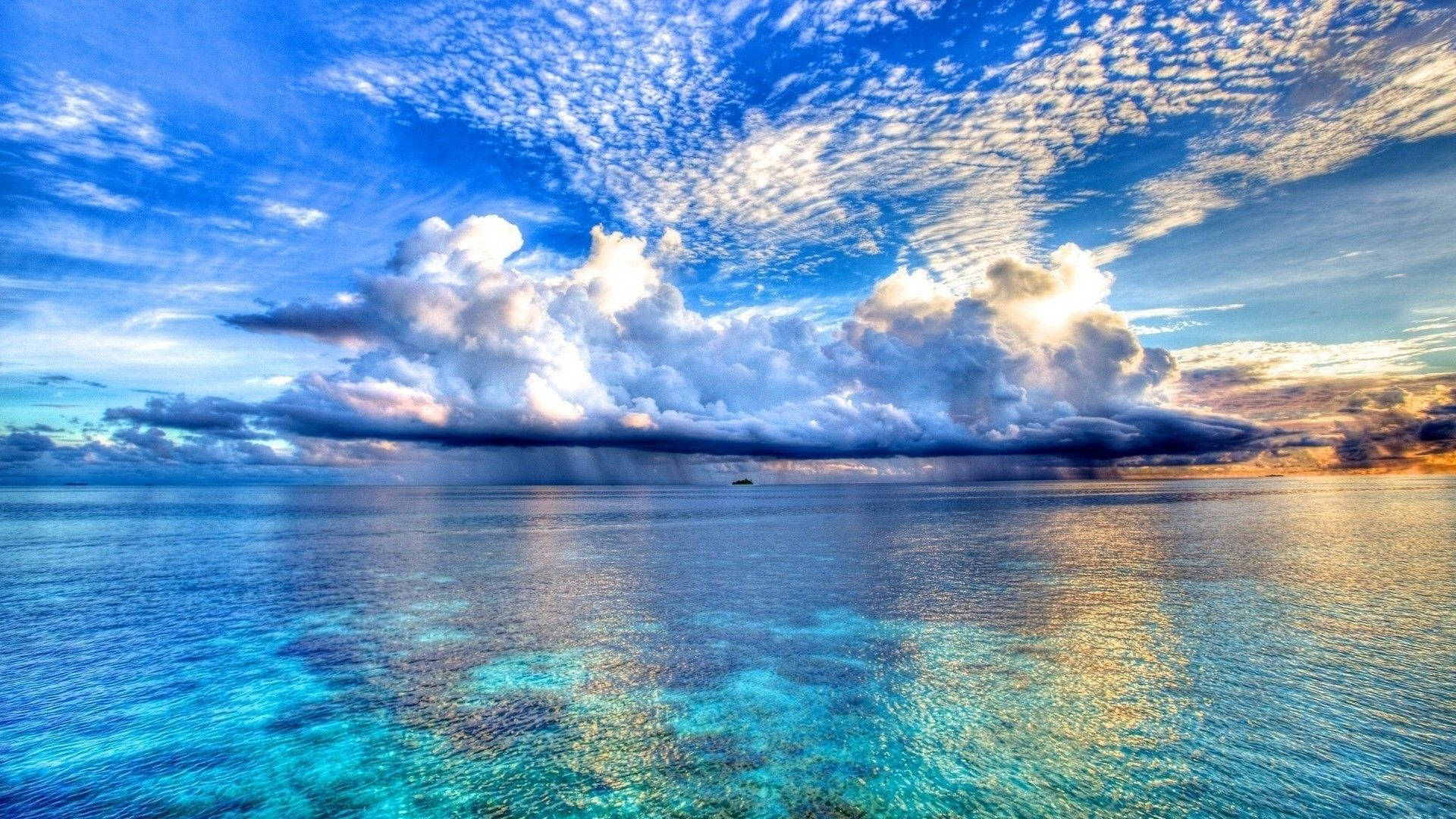 Aesthetic Ocean And Cloudy Sky Wallpaper