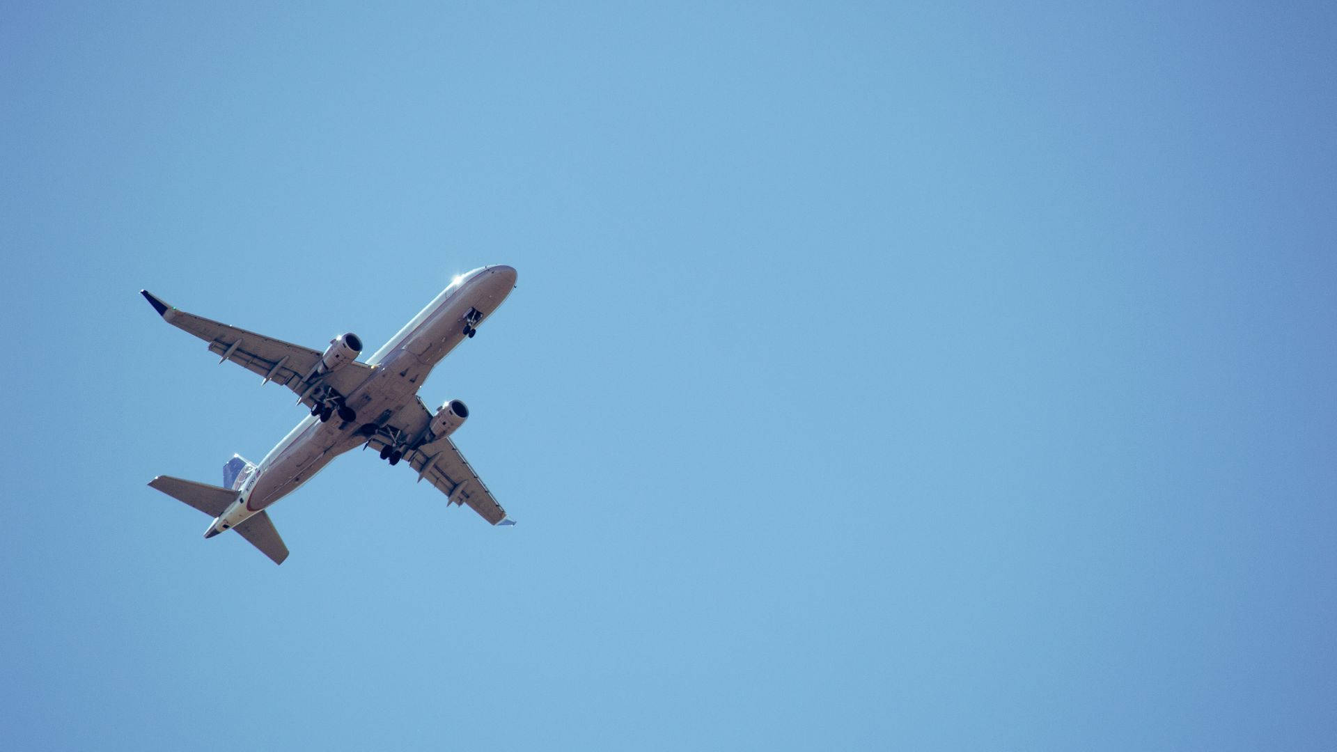 Airplane Clear Sky Wallpaper