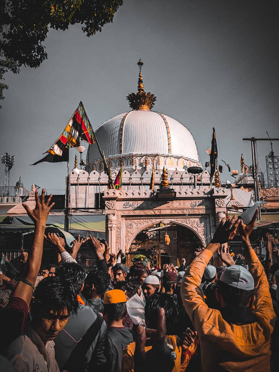 Ajmer Dome Worshipper Wallpaper