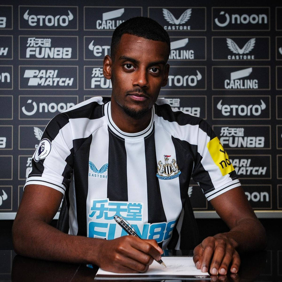 Alexander Isak Signing A Contract Wallpaper