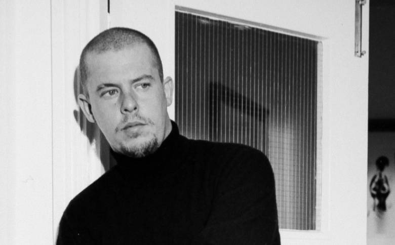 Alexander Mcqueen British Fashion Designer Wallpaper