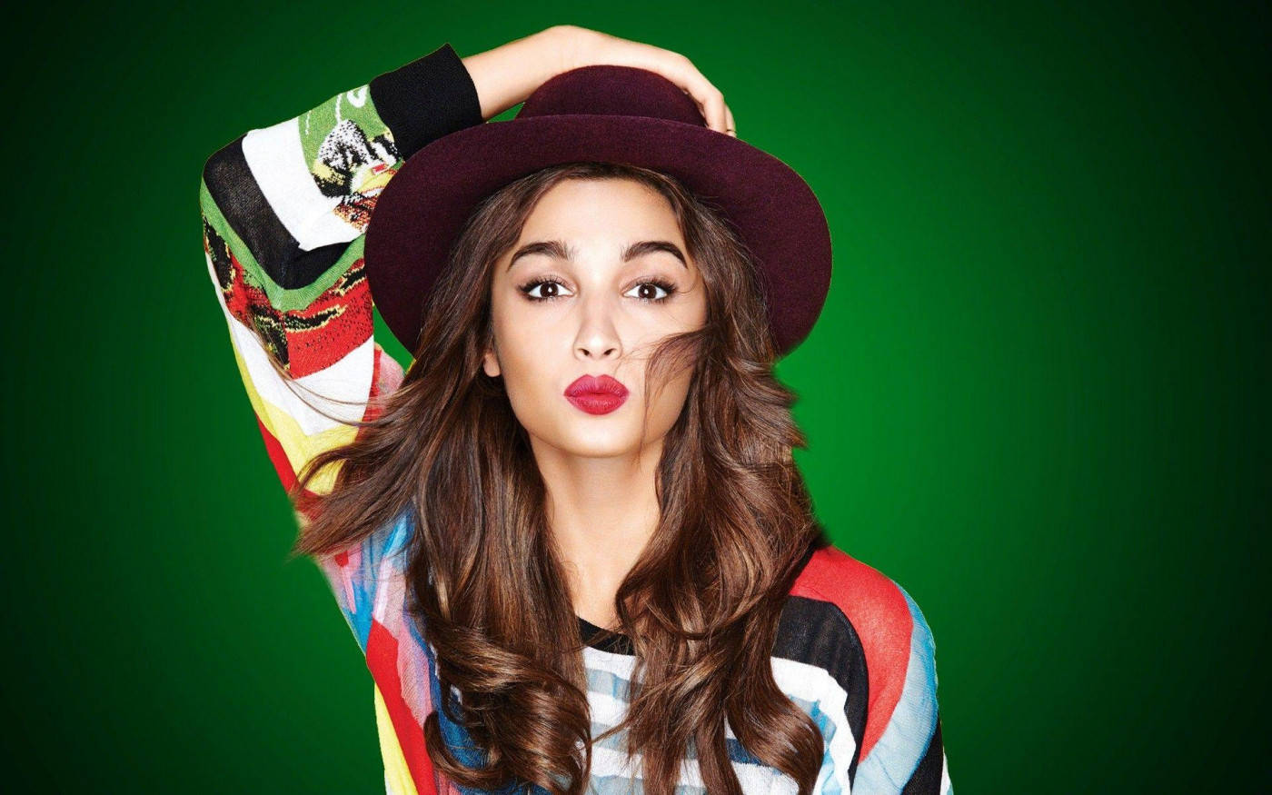 Alia Bhatt Hd Wearing Red Hat Wallpaper