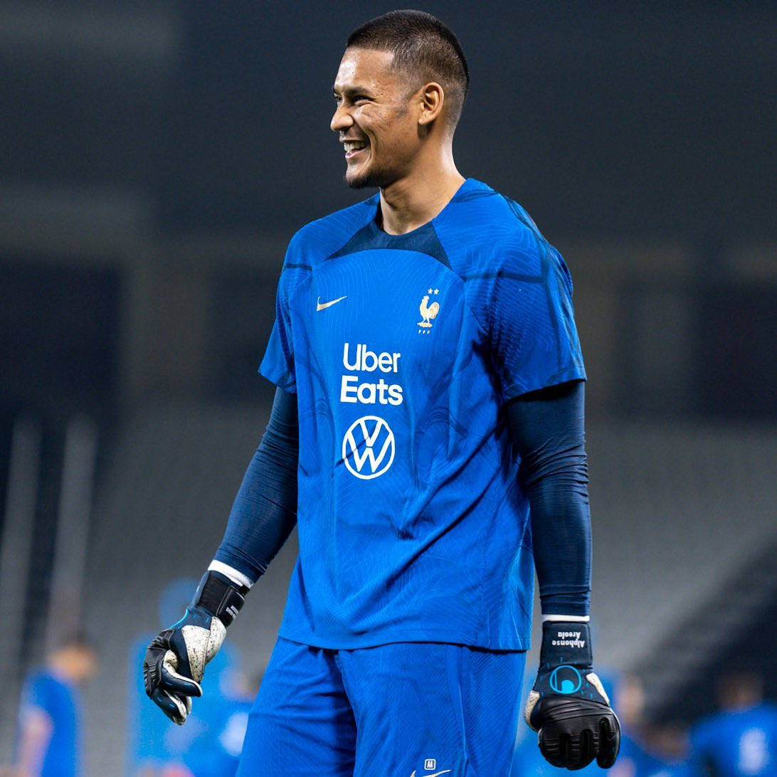 Alphonse Areola All-blue Uniform Wallpaper