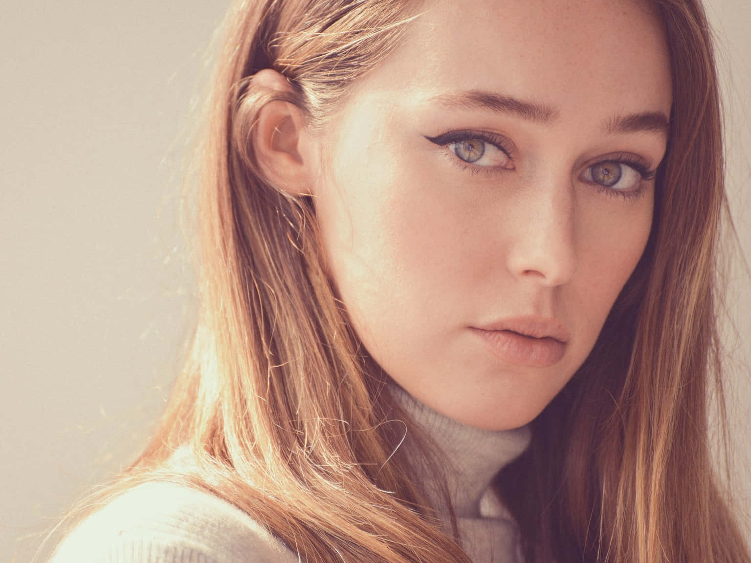 Alycia Debnam Carey Soft Gaze Wallpaper