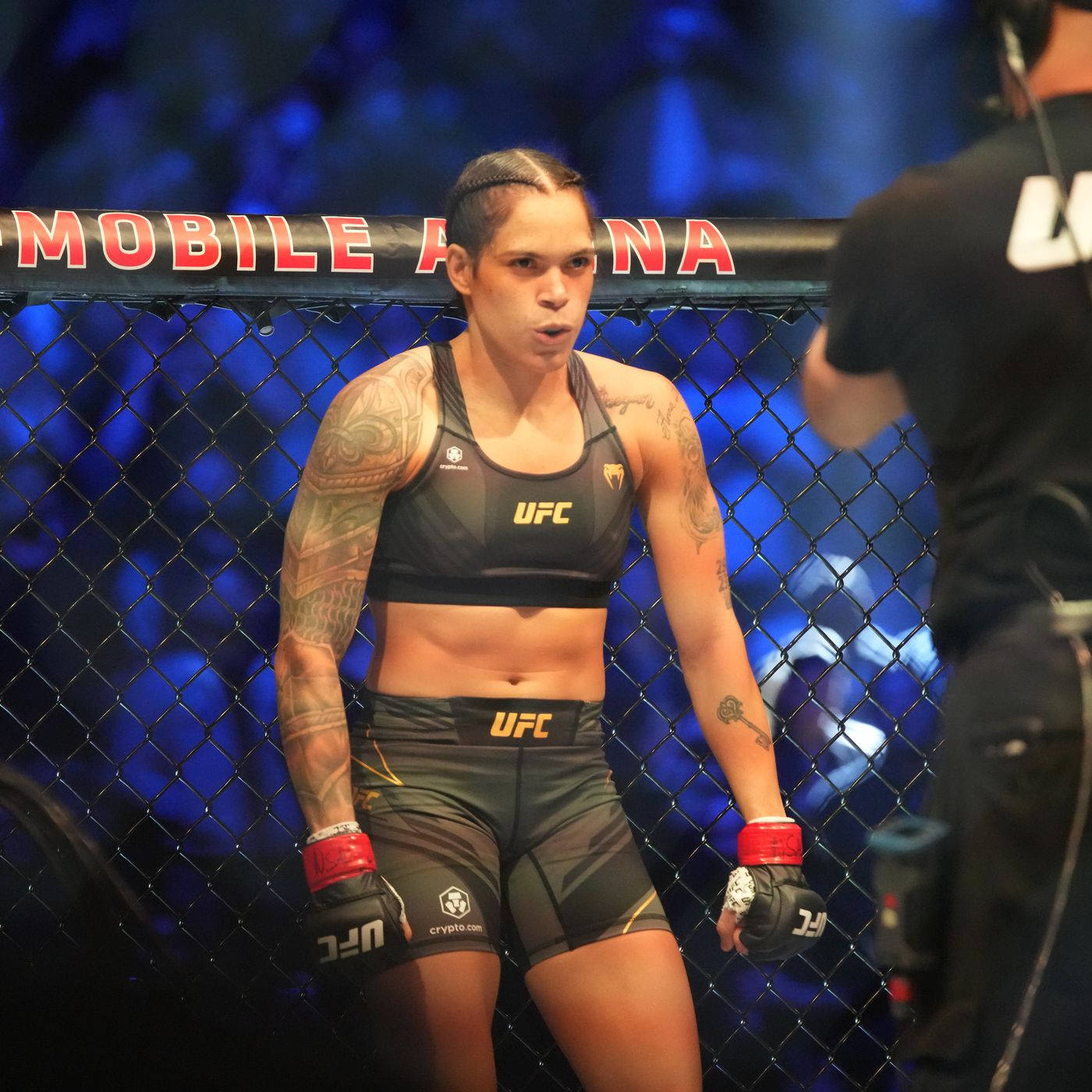 Amanda Nunes Exhale Wallpaper