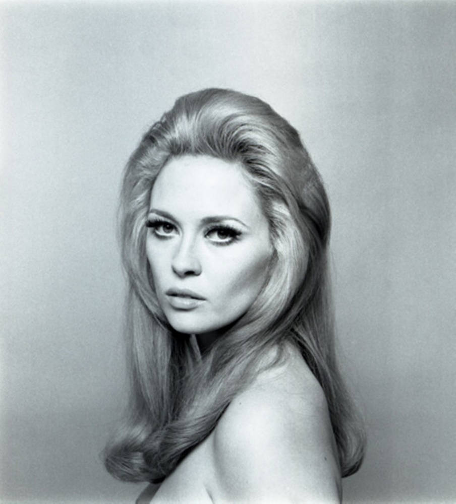 American Actress Faye Dunaway Sexy 1970s Portrait Wallpaper