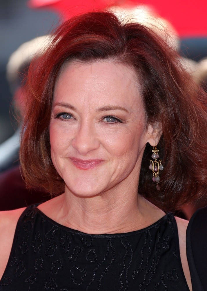 American Actress Joan Cusack Wallpaper