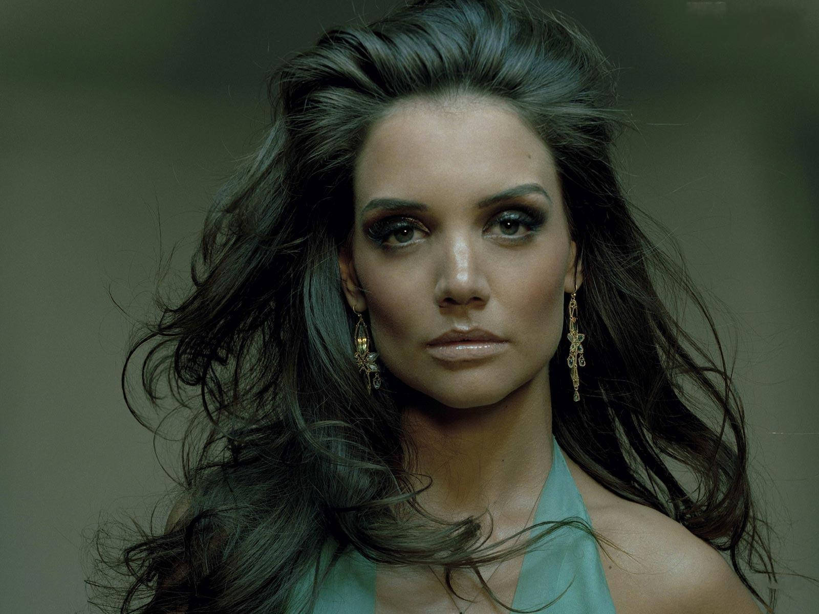 American Actress Katie Holmes Dark Smokey Eyes Wallpaper