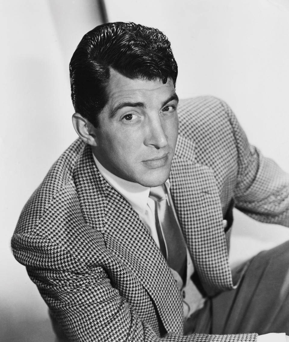 American Singer And Actor Dean Martin 1955 Portrait Wallpaper