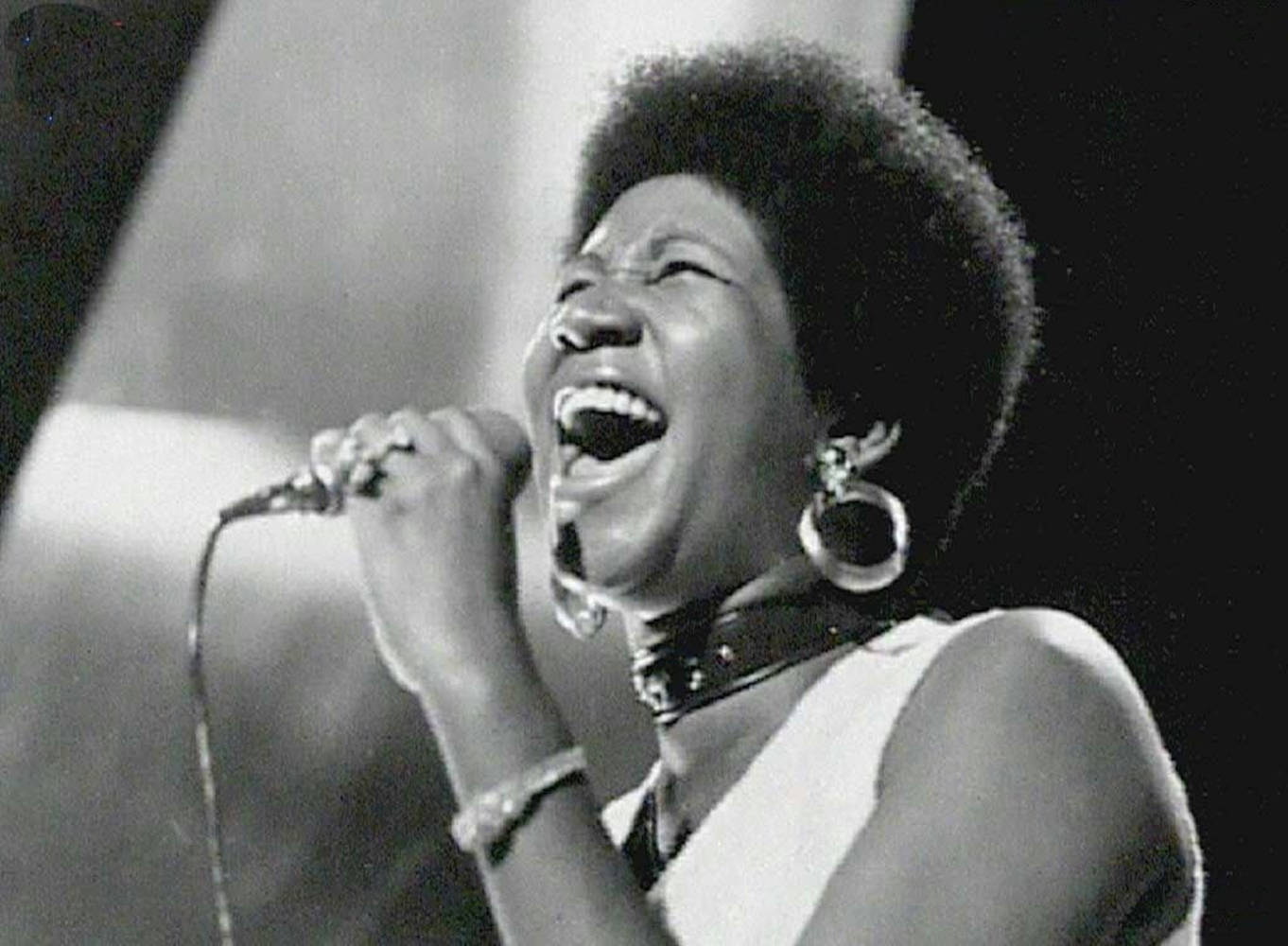 American Singer-songwriter Aretha Franklin Wallpaper