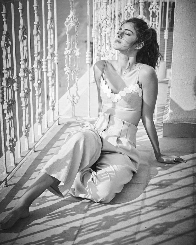 Ananya Pandey Basking In Sun Wallpaper