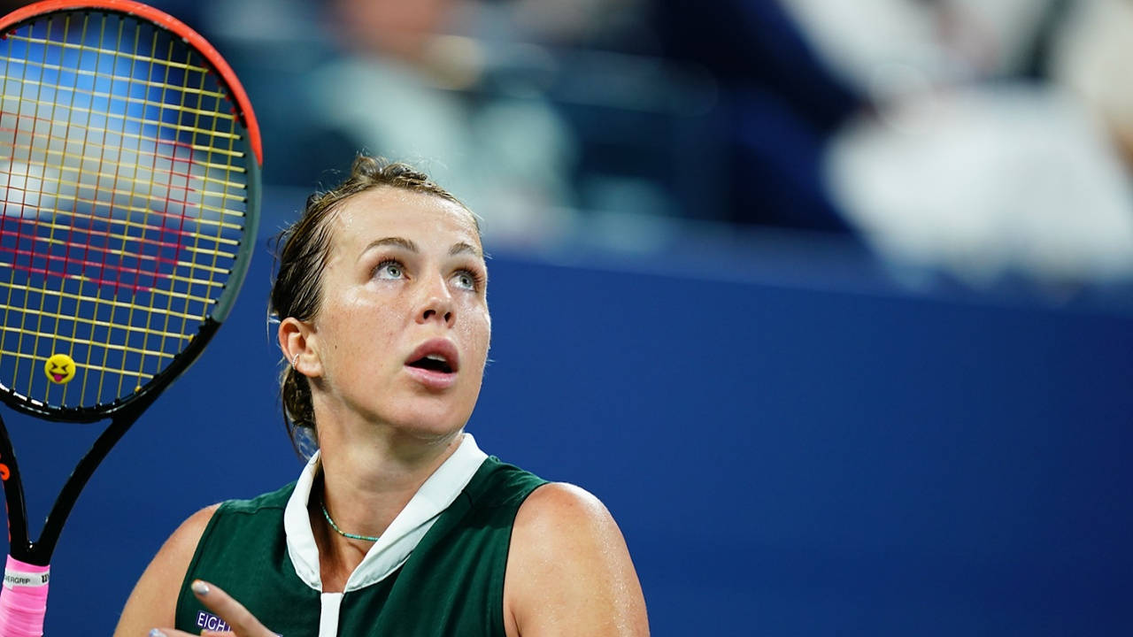 Anastasia Pavlyuchenkova Focuses On Tracking The Ball In Tennis Wallpaper