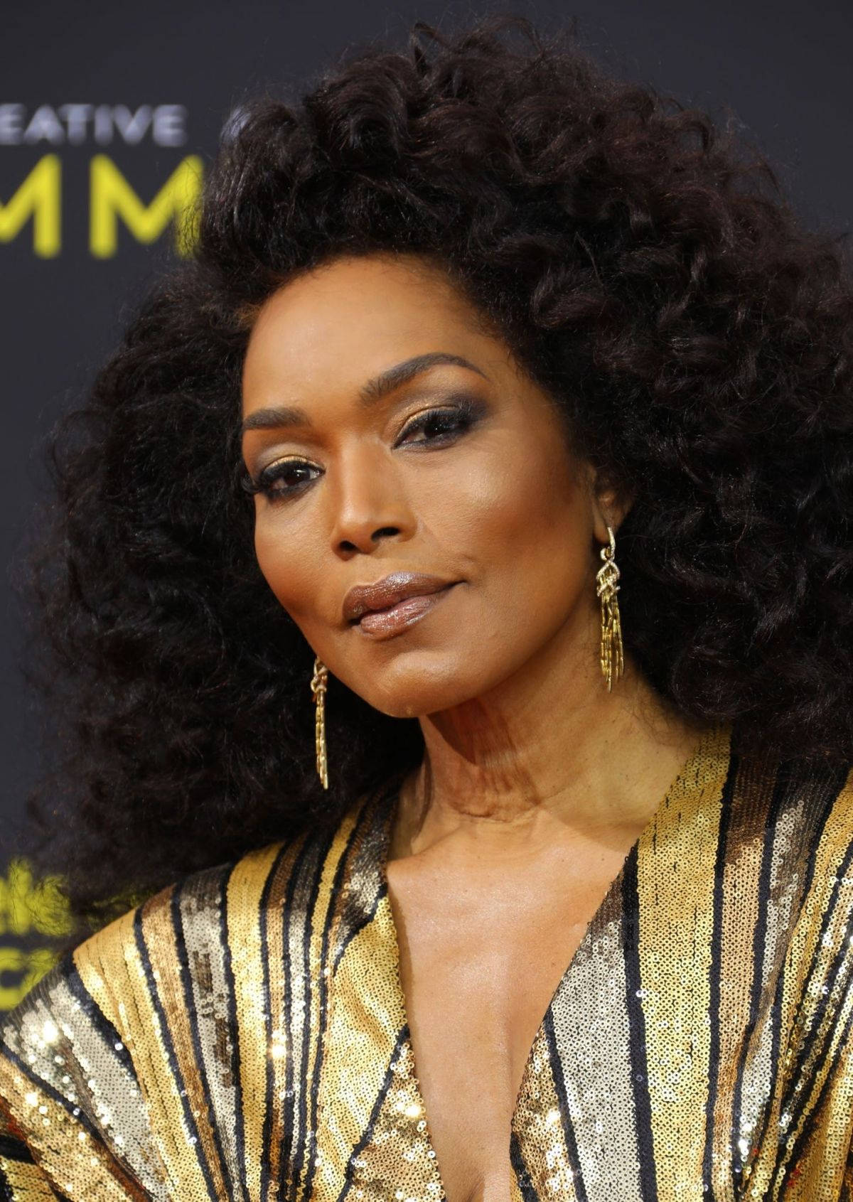 Angela Bassett Celebrity Style Wallpaper