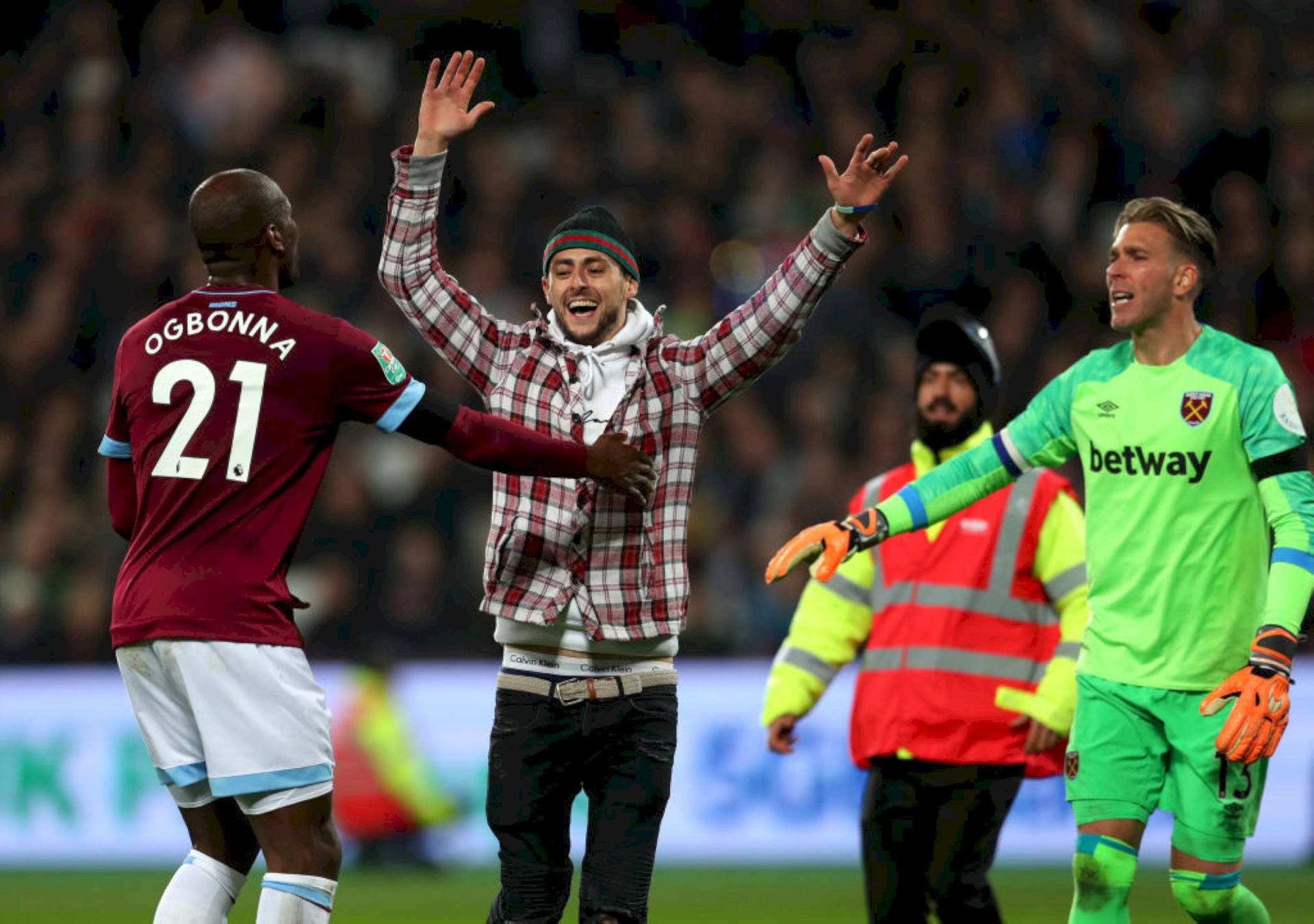 Angelo Ogbonna In Action On The Football Field Wallpaper