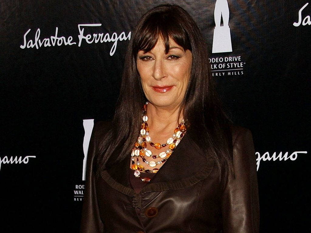 Anjelica Huston At A Significant Event On Rodeo Drive Wallpaper