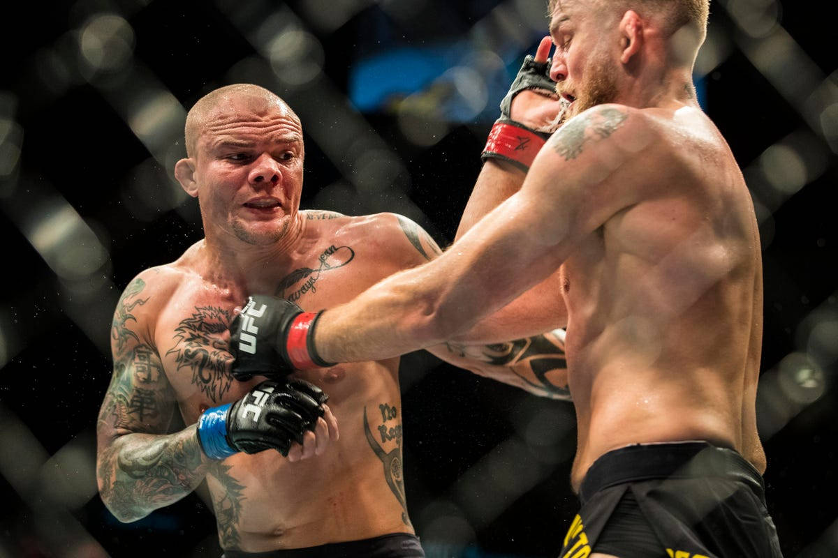 Anthony Smith Versus Alexander Gustafsson Closeup Wallpaper