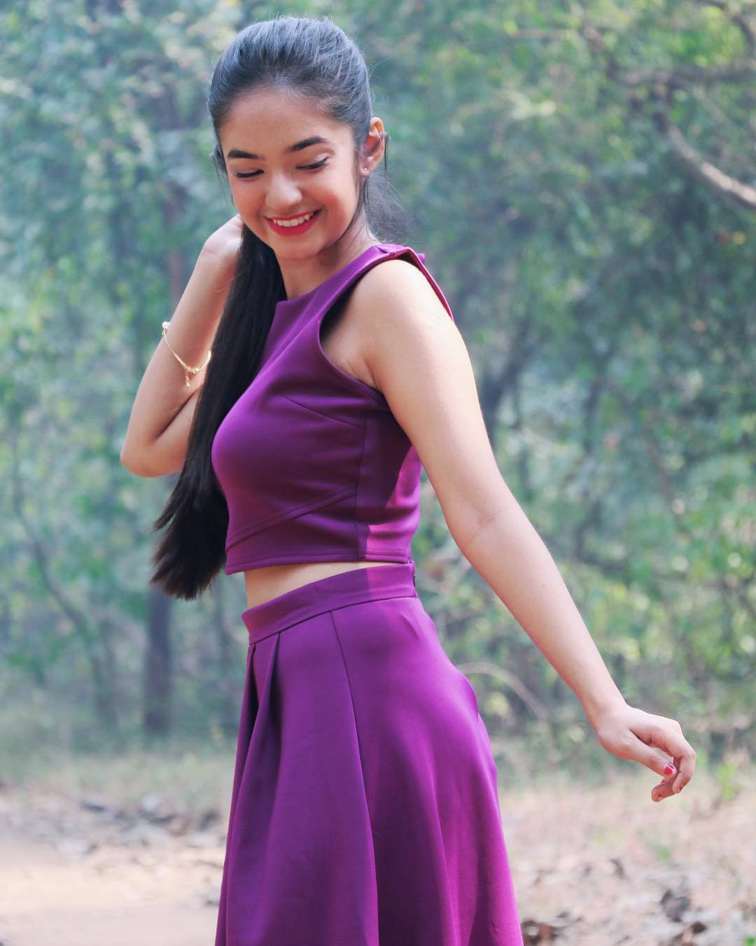 Anushka Sen Dark Purple Skirt Wallpaper