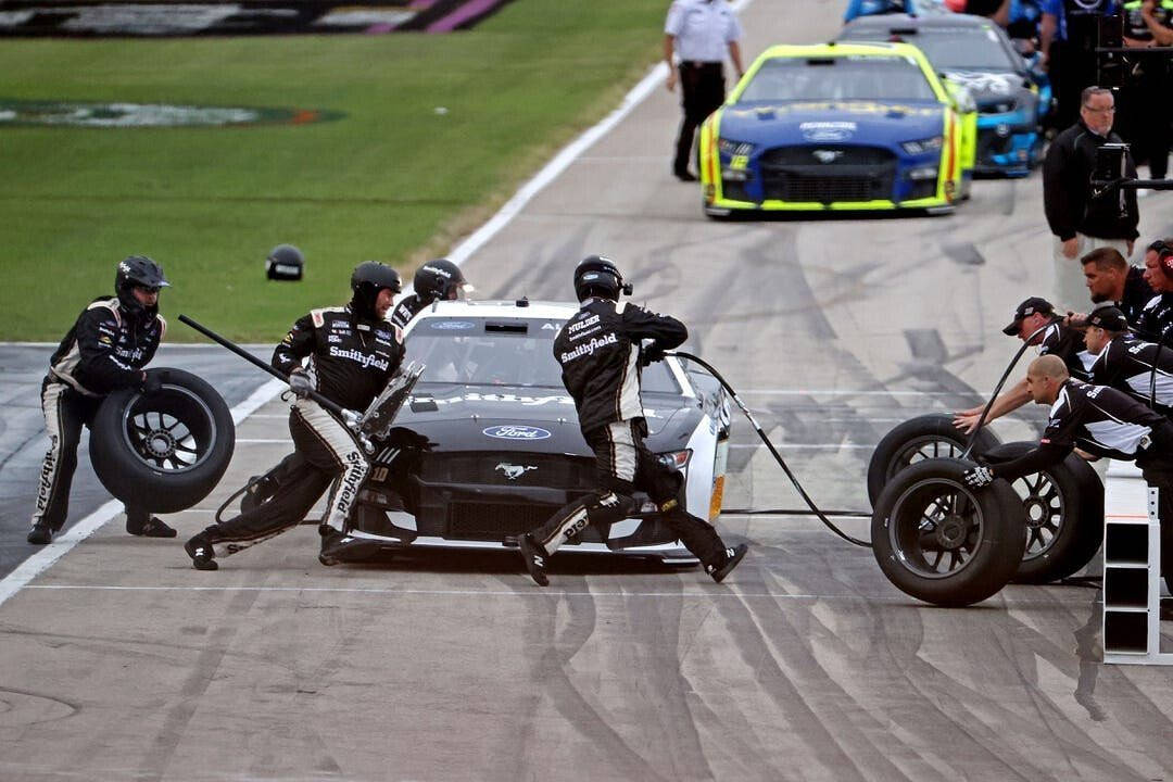 Aric Almirola Pit Crew Wallpaper