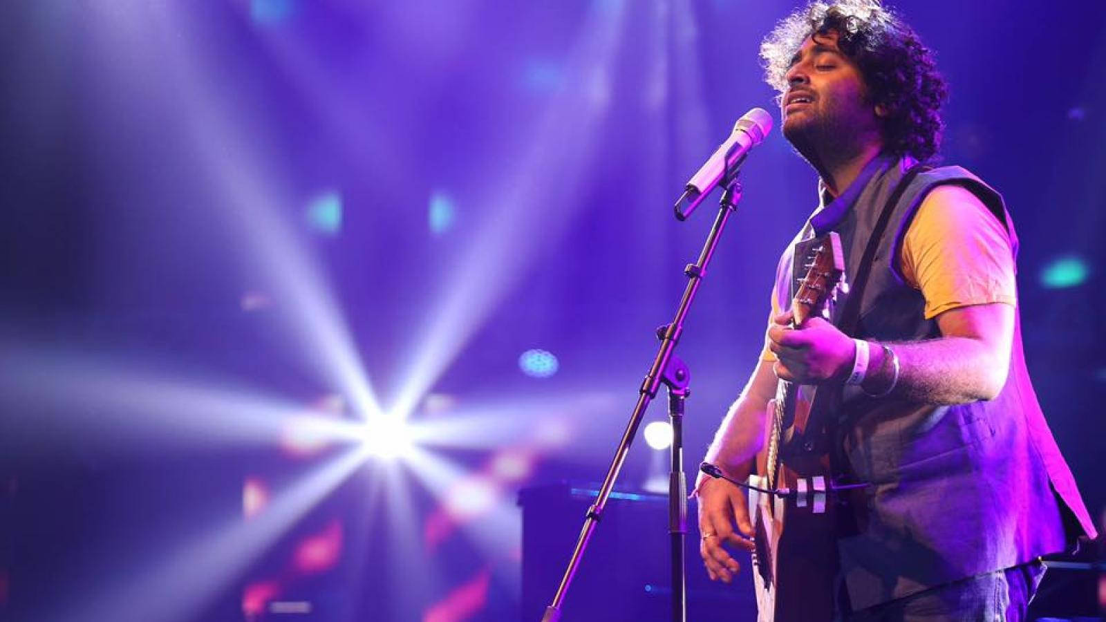 Arijit Singh On A Purple Stage Performance Wallpaper