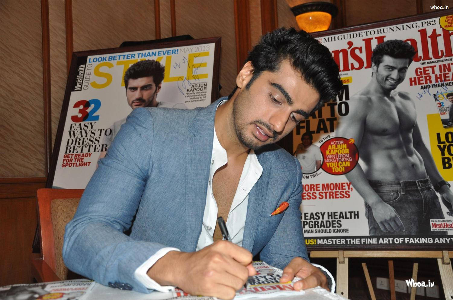 Arjun Kapoor Magazine Signing Wallpaper