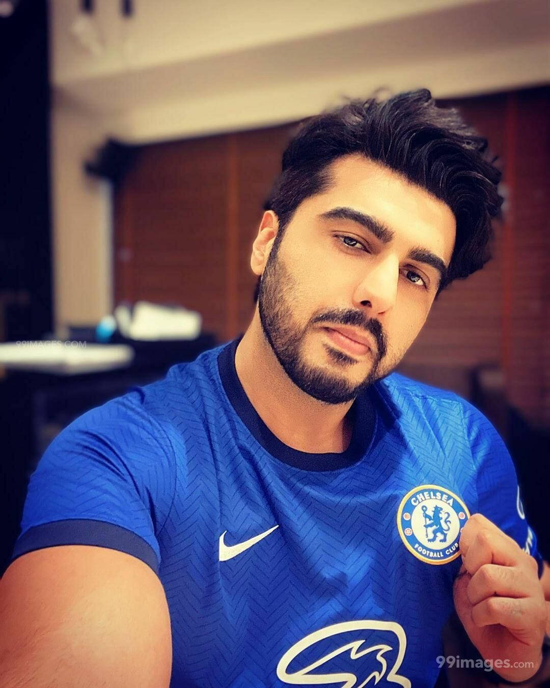 Arjun Kapoor Selfie Photo Wallpaper