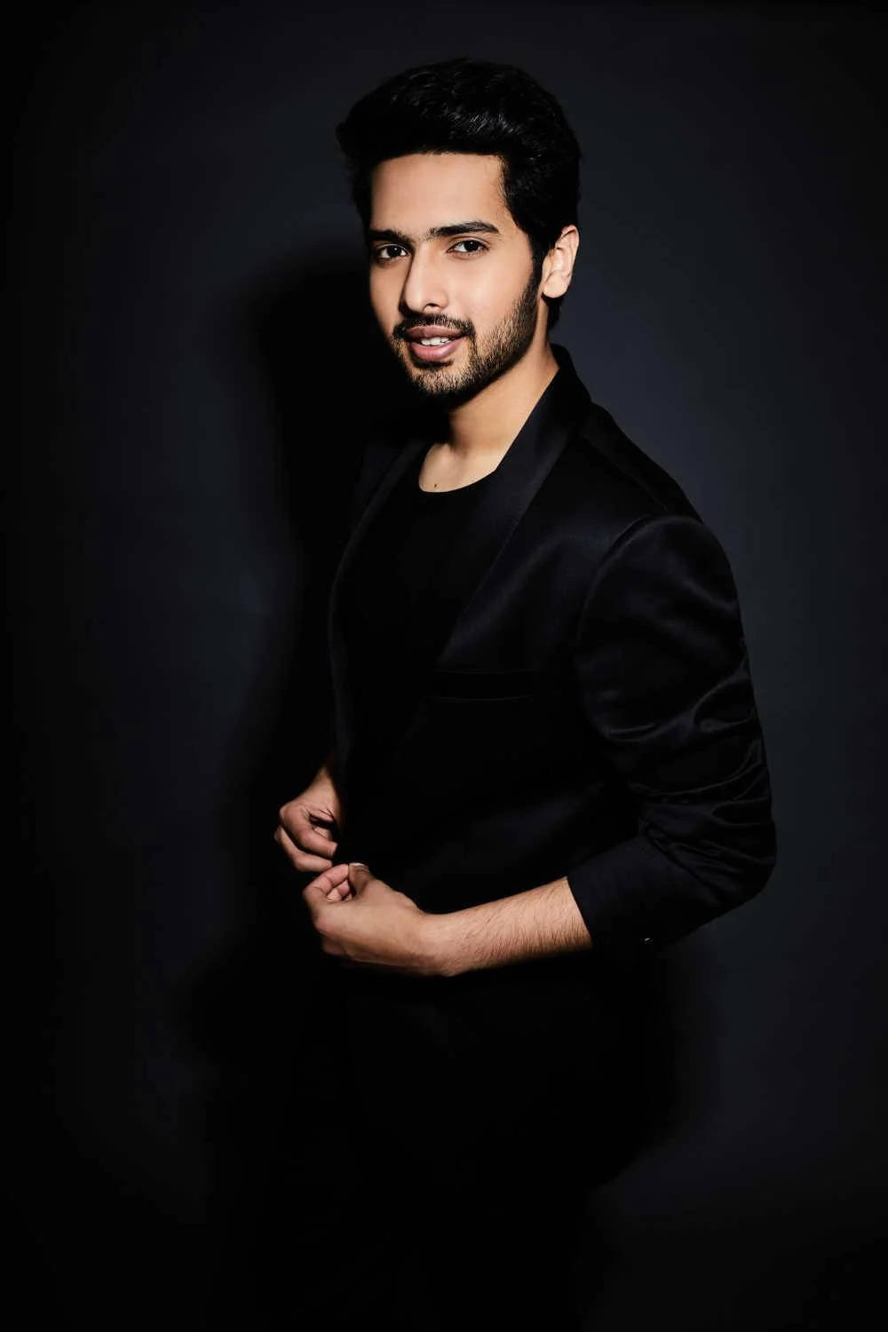 Armaan Malik All-black Outfit Wallpaper