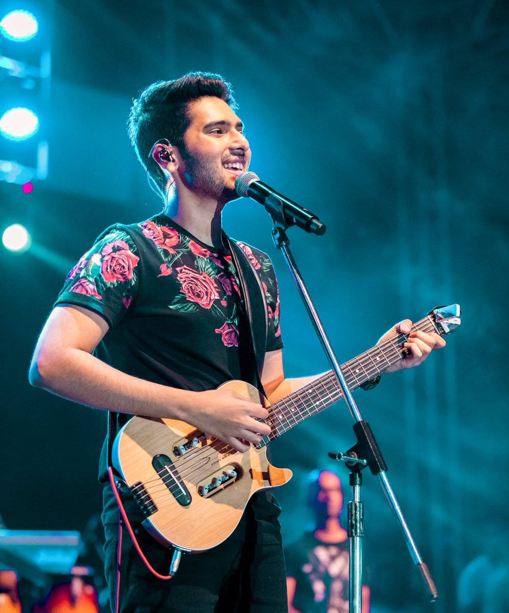 Armaan Malik Guitar Wallpaper