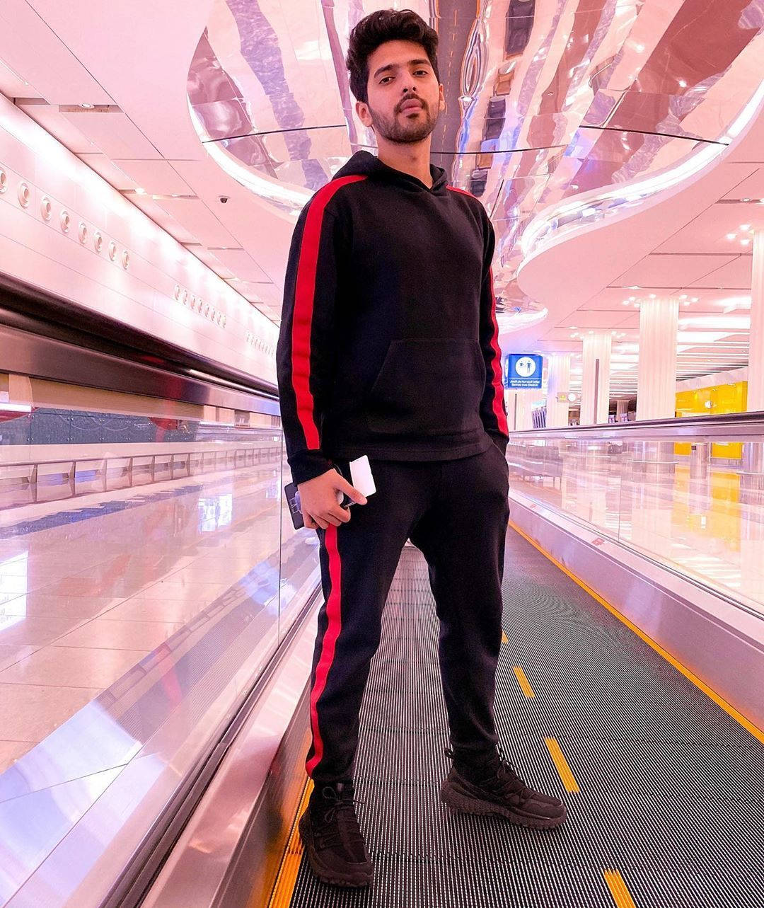 Armaan Malik Moving Walkway Wallpaper