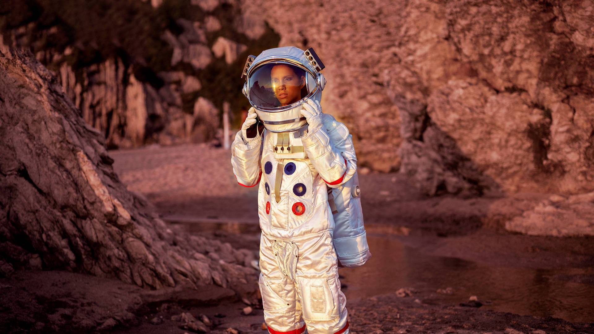 Astronaut Girl Photography Wallpaper