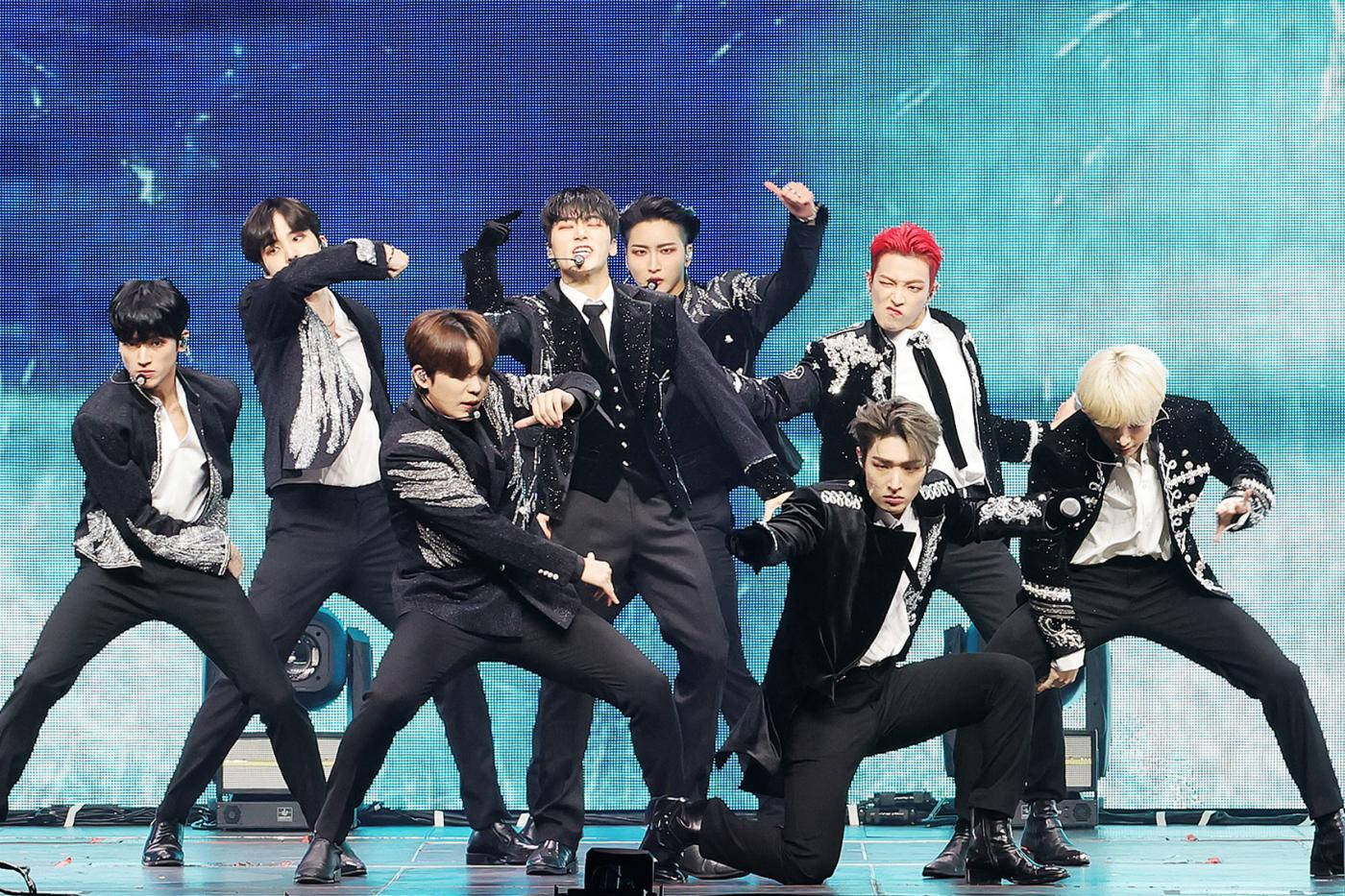 Ateez Dancing Poses Wallpaper