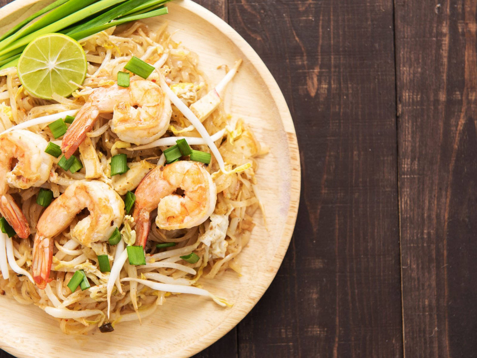 Authentic Pad Thai Noodles With Shrimp Wallpaper