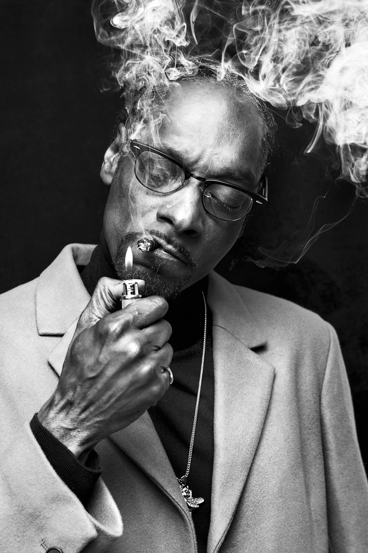 B\u0026w Snoop Dogg Smoking A Cigarette Wallpaper | WallpapersOK, image size:1280x1920