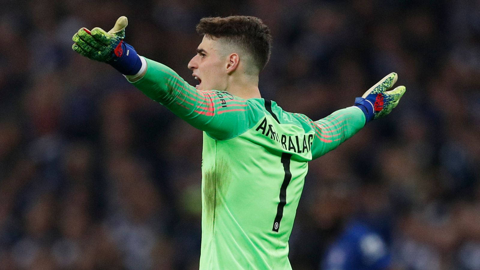 Back-view Kepa Arrizabalaga Arms Open Wallpaper