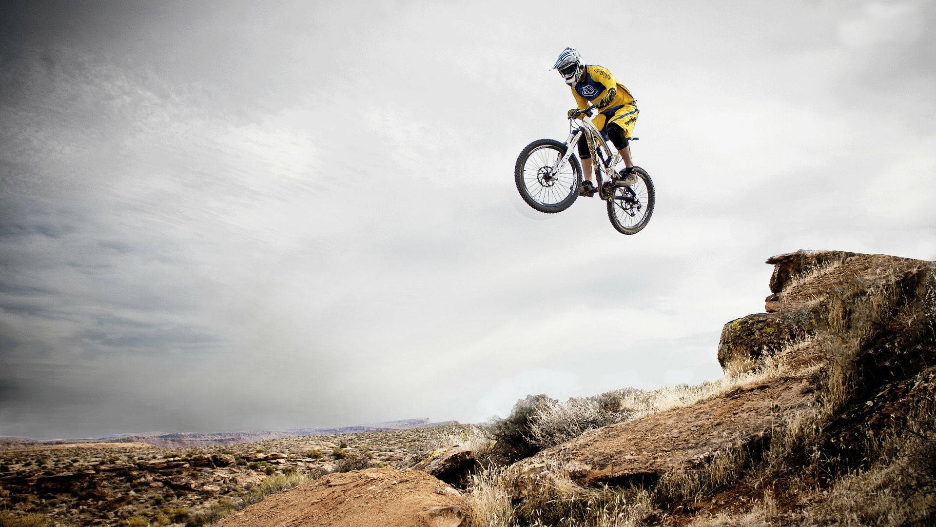 Beach Mtb Extreme Stunt Wallpaper