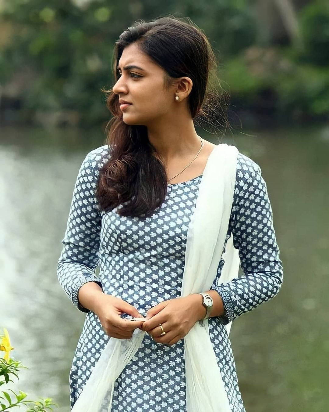 Beautiful Side View Of Nazriya In Hd Quality. Wallpaper