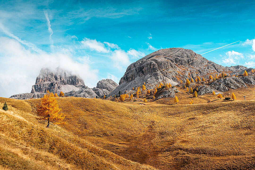 Beautiful Sky In Italian Countryside Wallpaper