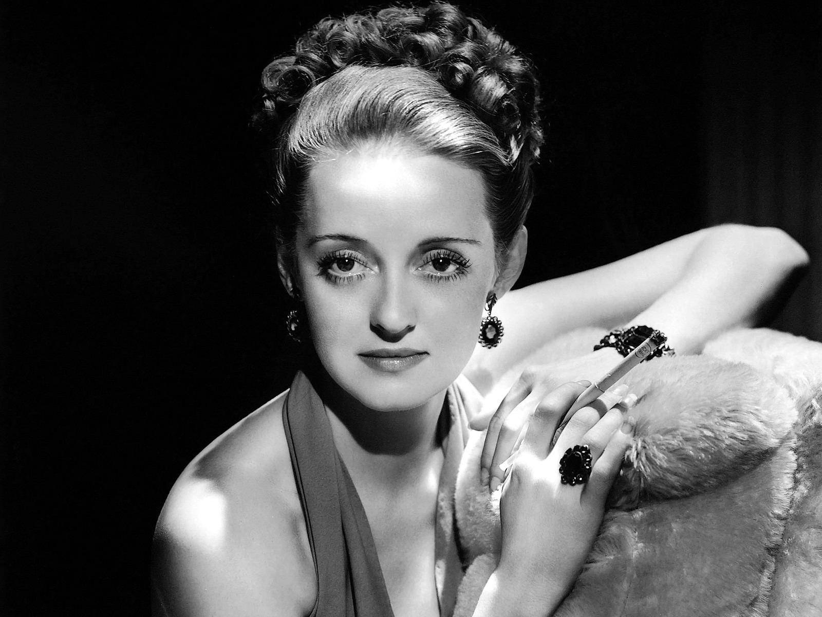 Bette Davis Elegant Hair Style Wallpaper