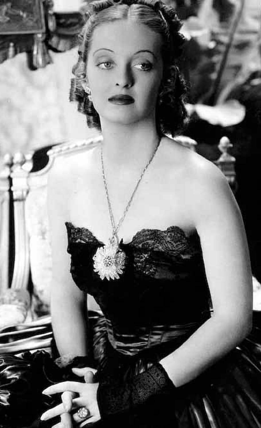 Bette Davis In A Gown Wallpaper