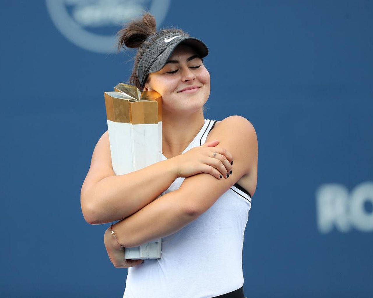 Bianca Andreescu Manifesting Victory Wallpaper