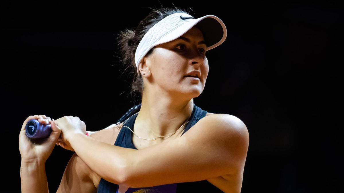 Bianca Andreescu Swinging Her Racket Wallpaper